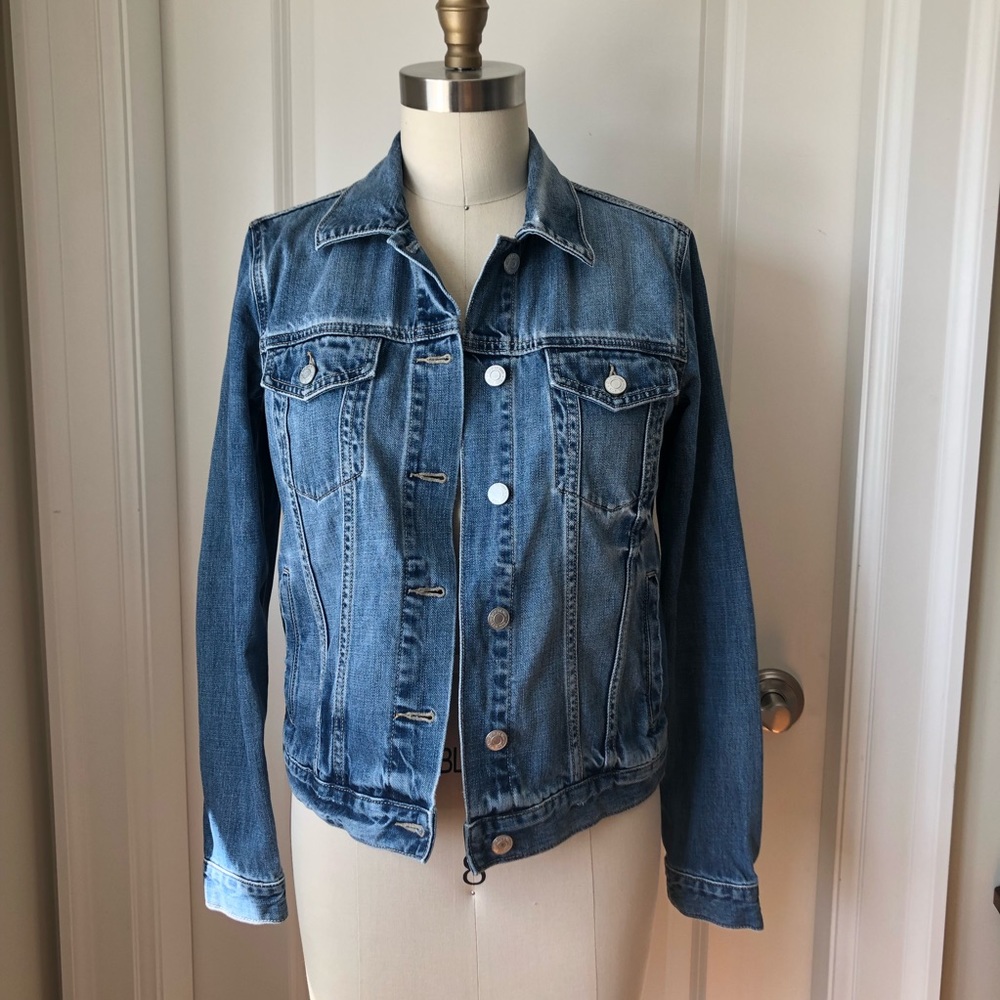 Gap Denim Jean Jacket Classic Cut and Fit